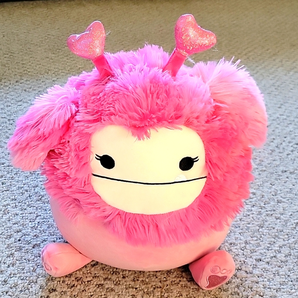 SQUISHMALLOW -  CAPARINNE THE BIG FOOT